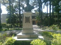 Busto de Bolívar en LB Simón Bolívar, San Cristóba