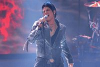 adam lambert singing a whole lotta love on idol