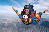 New Zealand - Enrico in parachute!