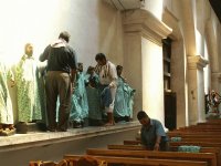 on habille les statues des églises