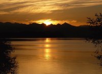 Puesta de sol en el Nahuel Huapi. Río Negro. Argentina