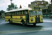UN CAMIONCITO ANTIGUO EN LA CAPITAL
