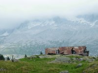 Lago di Malga Boazzo - A old wooden house