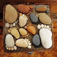 PIEDRAS EN FORMA DE PIES