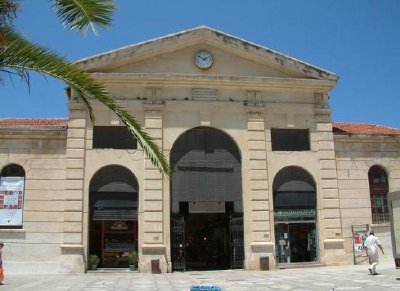 główne wejście hali targowej Hanias, Agora