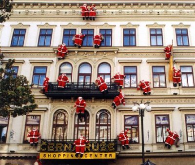 Invasão do Papai Noel, Praga