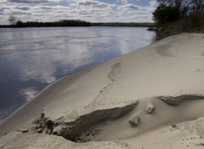 Duna de arena al borde del río Missouri