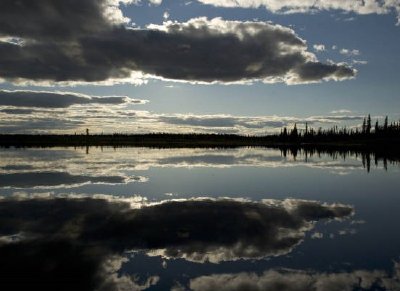 Reflexión del atardecer, lago Kanuti