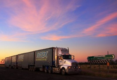 Semitrailer and subset jigsaw puzzle
