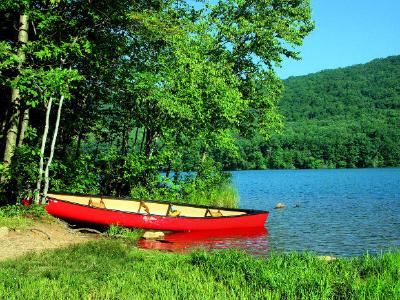 A boat and a lake