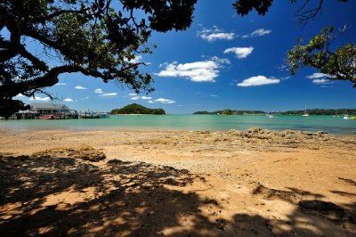 Plage près du canton de Paihia, Nouvelle-Zélande