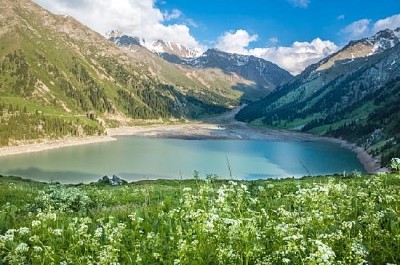 פאזל של אגם אלמטי הגדול, קזחסטן