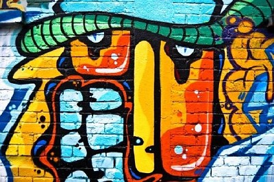 Graffit en una pared de ladrillos