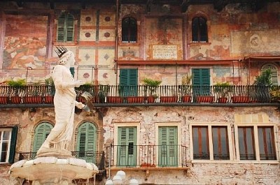 Die Madonna Verona, Piazza Delle Erbe, Italien