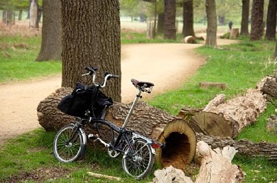 Сгъваем велосипед в парка