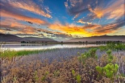 Lever du soleil sur un lac