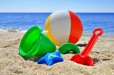 Giocattoli sulla spiaggia