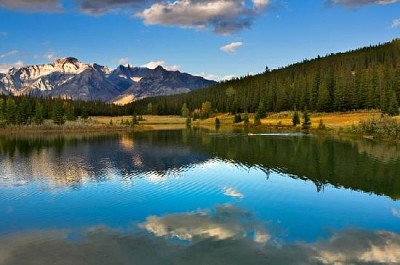 Widok na jezioro i góry