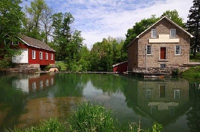 Barrage, scierie et moulin à grains