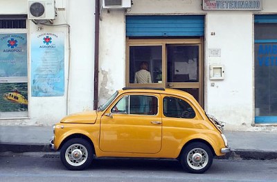 Carro amarelo