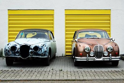 2 carros antigos