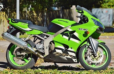 Motocicleta verde