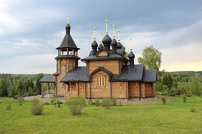 Kirche im Freien