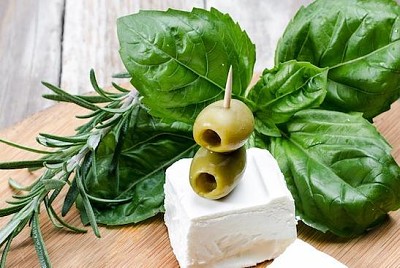 Olives au basilic et fromage