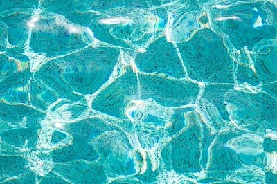 Riflessione dell'acqua della piscina