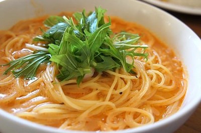 Sopa de tomate espaguete