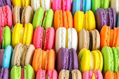 Fond de macarons français colorés