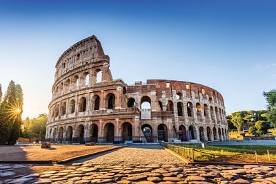 Rome, Italie. Le Colisée au lever du soleil