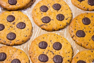 Biscotti di pepita di cioccolato impilati