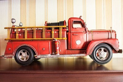 Camión de bomberos rojo: coche clásico