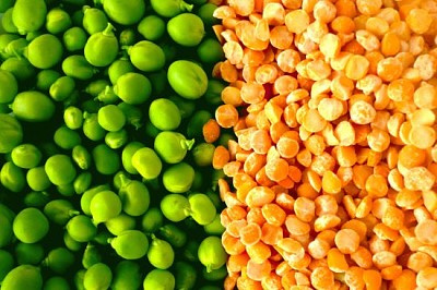 Hülsenfrüchte aus Orangen und grünen Erbsen