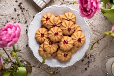 Biscuit fourré à la fraise