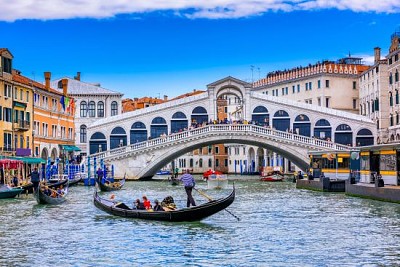 Rialtobron och Canal Grande i Venedig, Italien