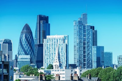 City of London. Skyline en vacker sommardag