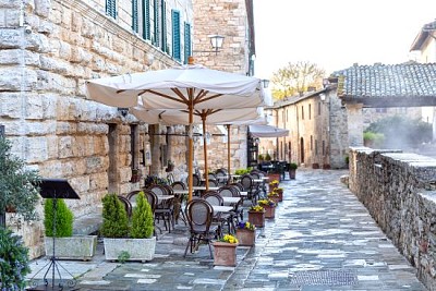 Straße in Bagno Vignoni, Toskana