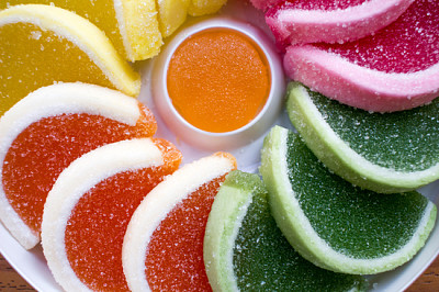 Composizione di gelatine colorate (verde, arancione, ye