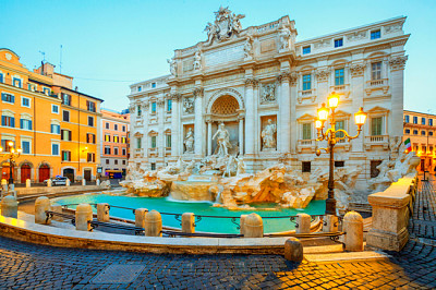 Trevifontänen (Fontana di Trevi) på morgonen l