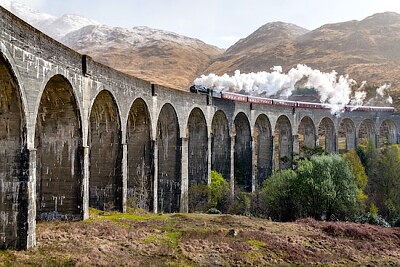 Trem sobre a ponte