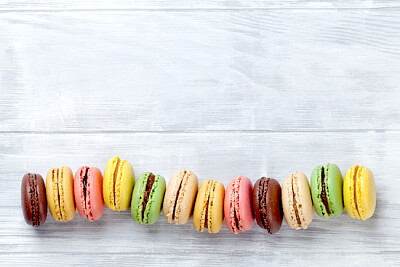 Macarons savoureux de toutes les couleurs