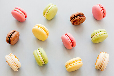 Délicieux macarons colorés