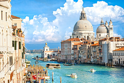 Venise, vue sur le grand canal et la basilique du père noël