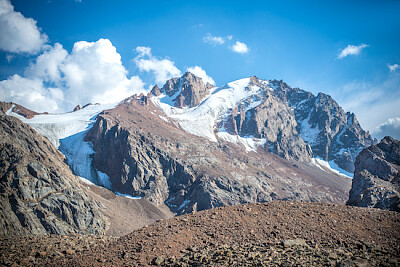 Rochers et montagnes majestueux