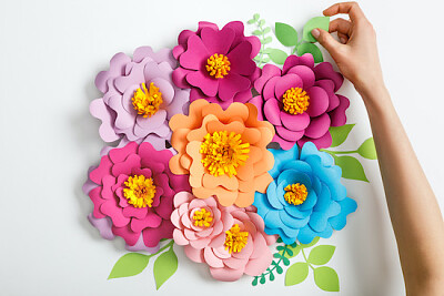 פרחי נייר צבעוניים