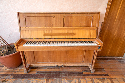 Piano abbandonato, Kiev, Ucraina