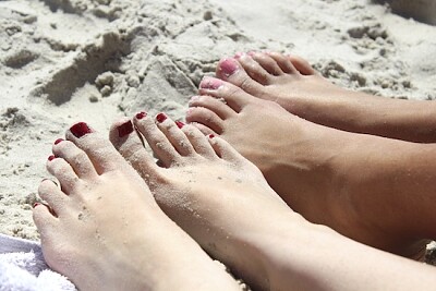 pies descalzos de arena