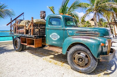 Vieux camion Ford - île de Cozumel, Mexique
